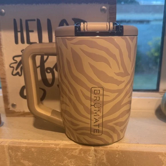 Brúmate Zebra Print Travel Mug - Picture 4 of 4